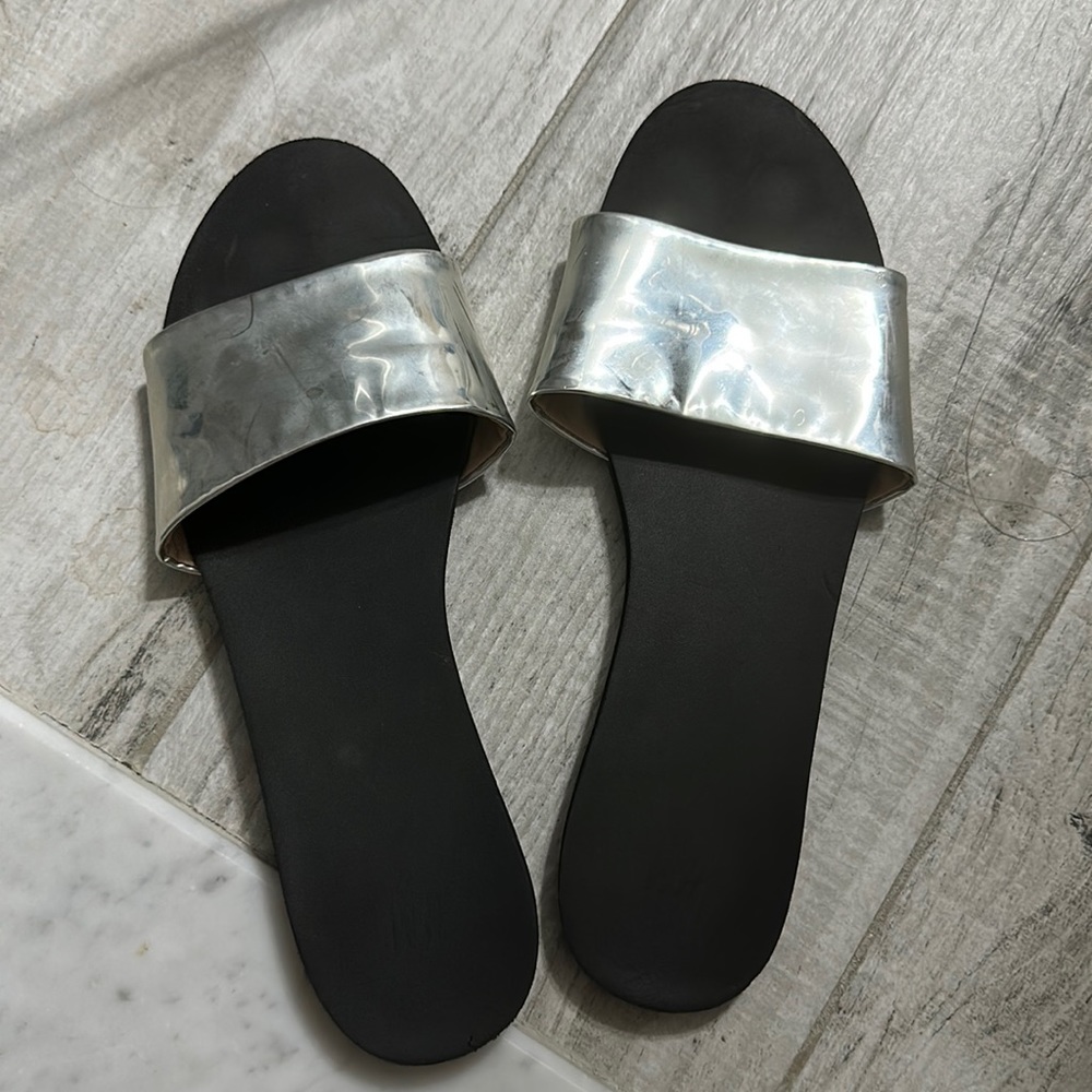 Hm flip flops